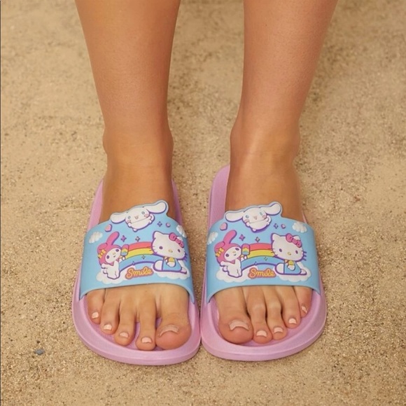 SHEIN X Hello Kitty And Friends Graphic Slides. - Picture 3 of 10